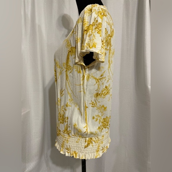 Rose & Olive beige with soft yellow print roses short sleeve blouse size large - Picture 4 of 7